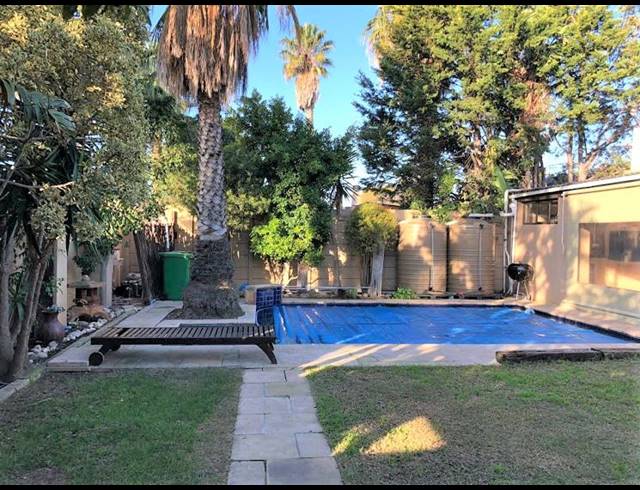 3 BEDROOM HOUSE TO LET IN WEST BEACH